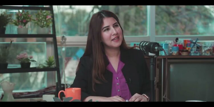 Black Field Podcasts with Absa Komal | EP 04: Saleem Safi | Black Field Classes